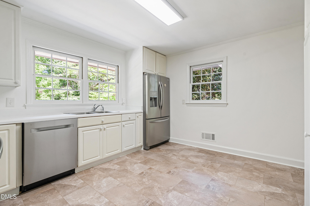 1209 Roosevelt Drive - Photo 2