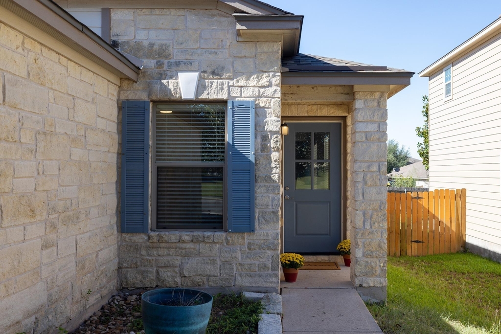 2322 Kuykendall Dr - Photo 2