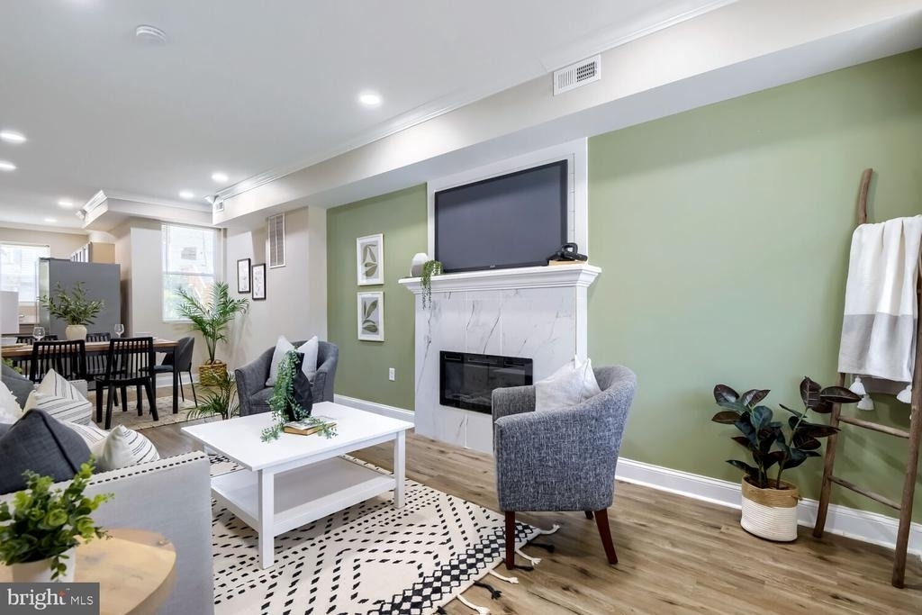 2560 Robb Street - Photo 1