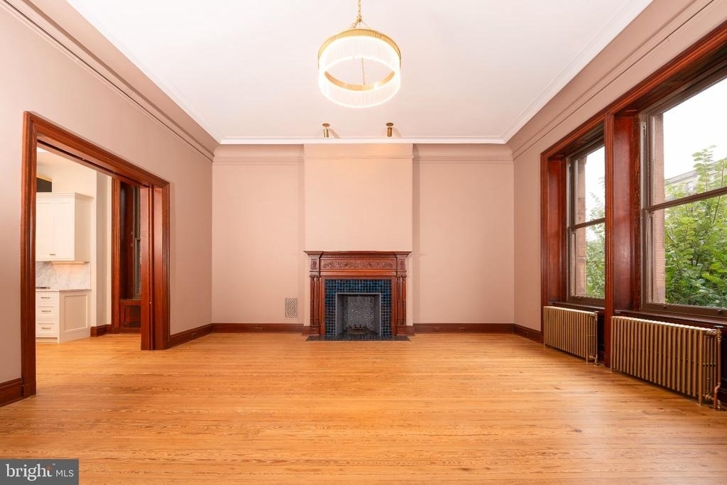715 Washington Place - Photo 2