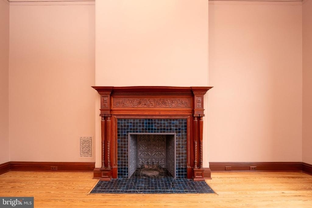 715 Washington Place - Photo 3