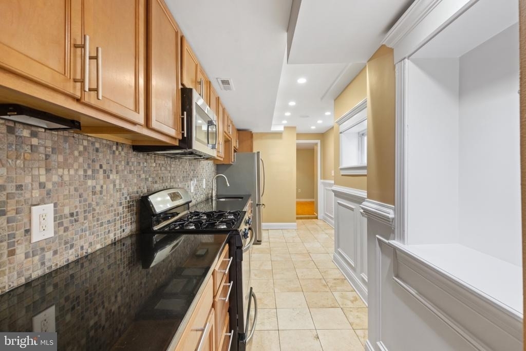 2204 Cambridge Street - Photo 3