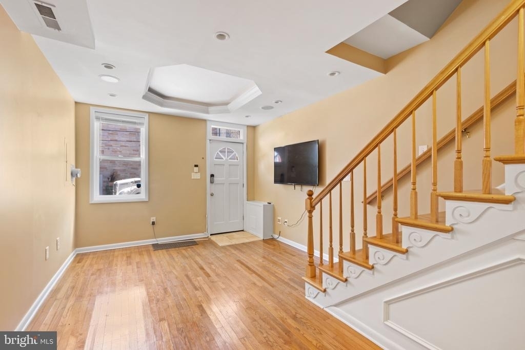 2204 Cambridge Street - Photo 2