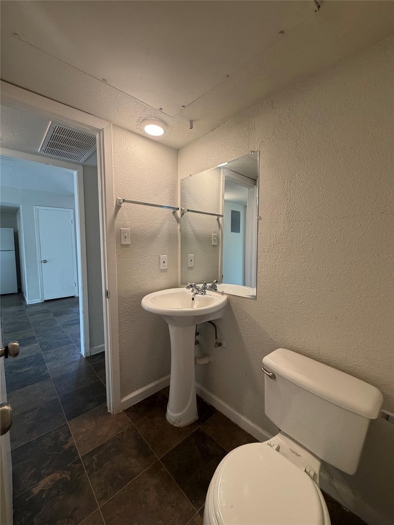 8017 Gessner Dr - Photo 4