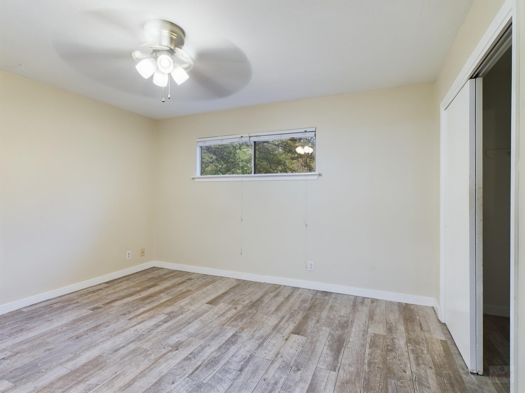 2303 East Side Dr - Photo 11
