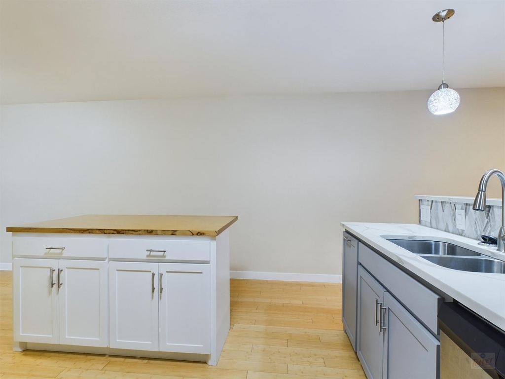 2303 East Side Dr - Photo 4