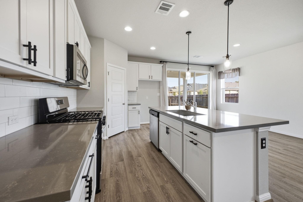 104 Ladolia Ln - Photo 1