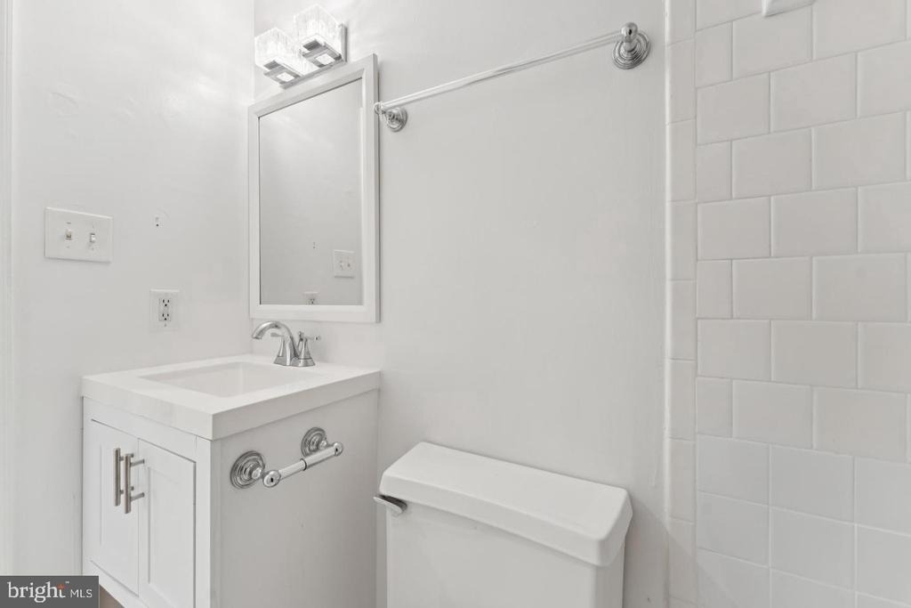 1718 Corcoran Street Nw - Photo 4