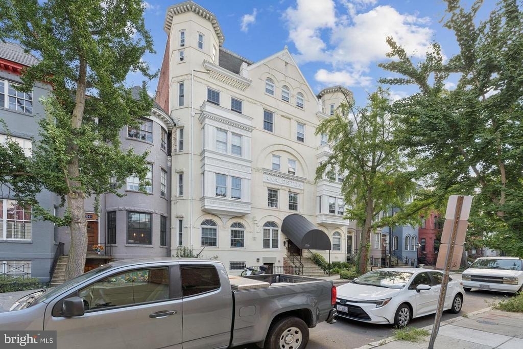 1718 Corcoran Street Nw - Photo 9