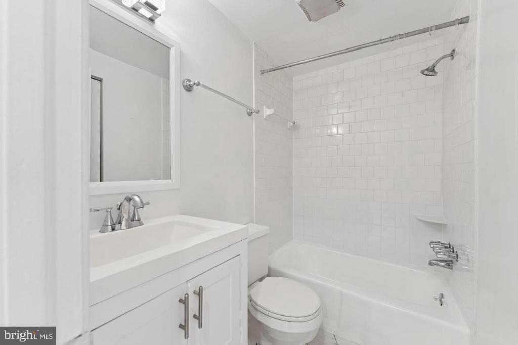 1718 Corcoran Street Nw - Photo 3