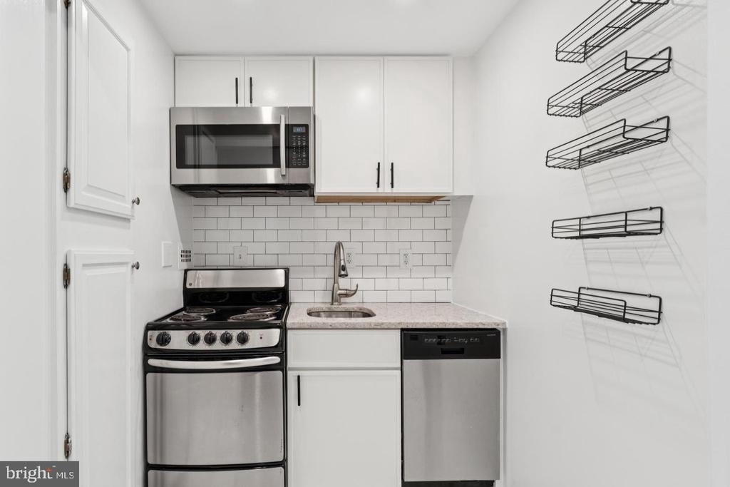 1718 Corcoran Street Nw - Photo 2