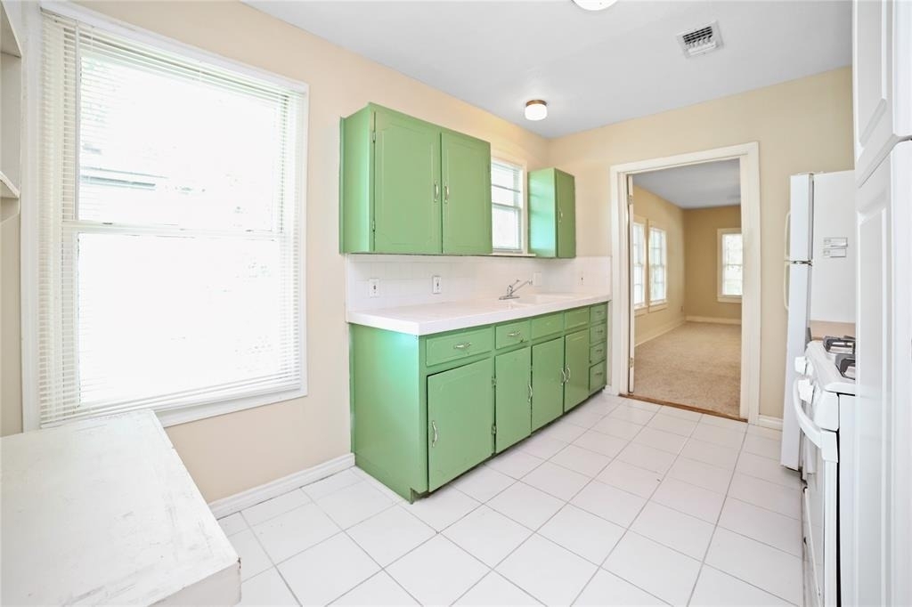 310 Franklin Blvd - Photo 2