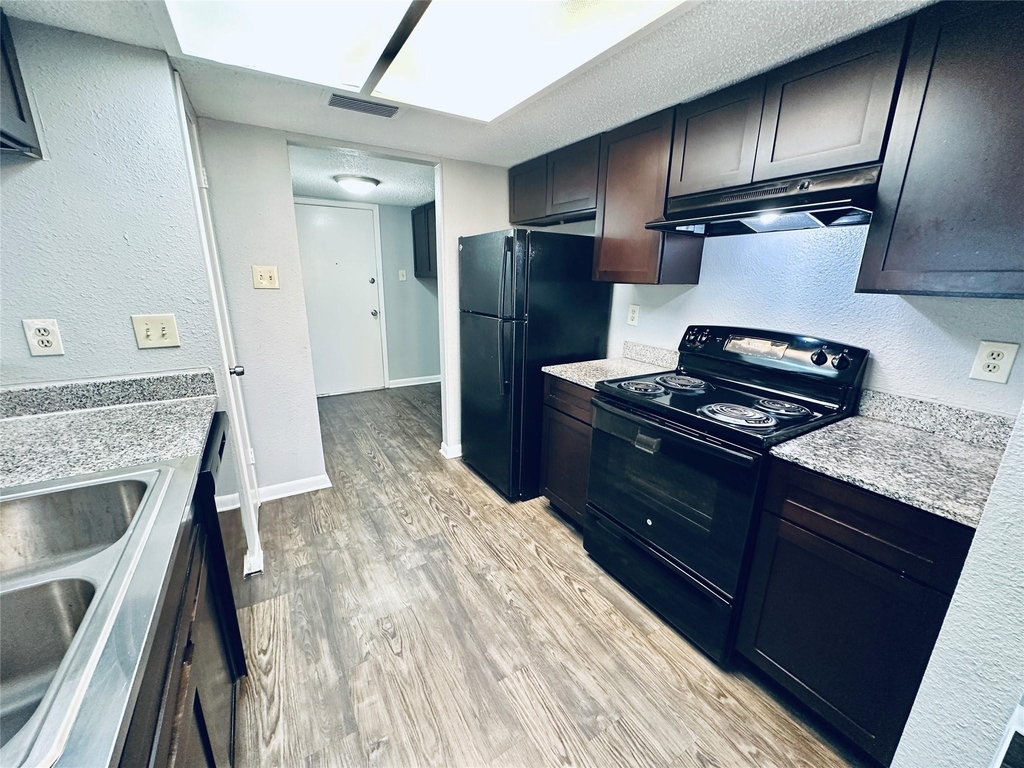 2612 Gwendolyn Ln - Photo 0