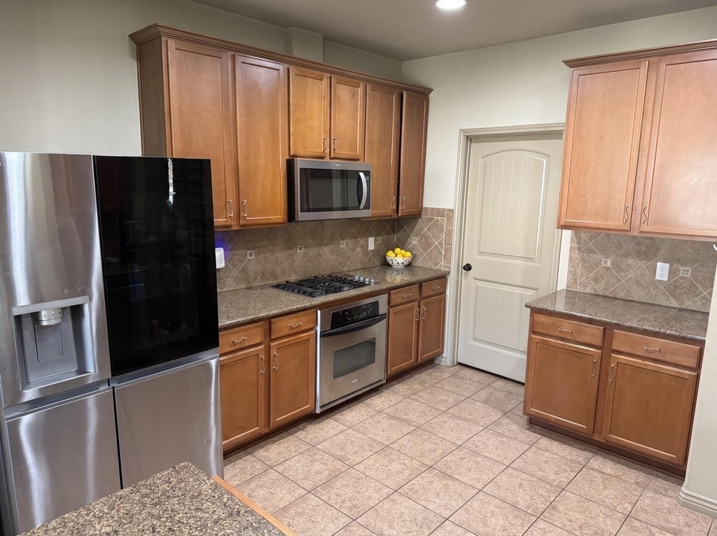 1628 Greenside Dr - Photo 9