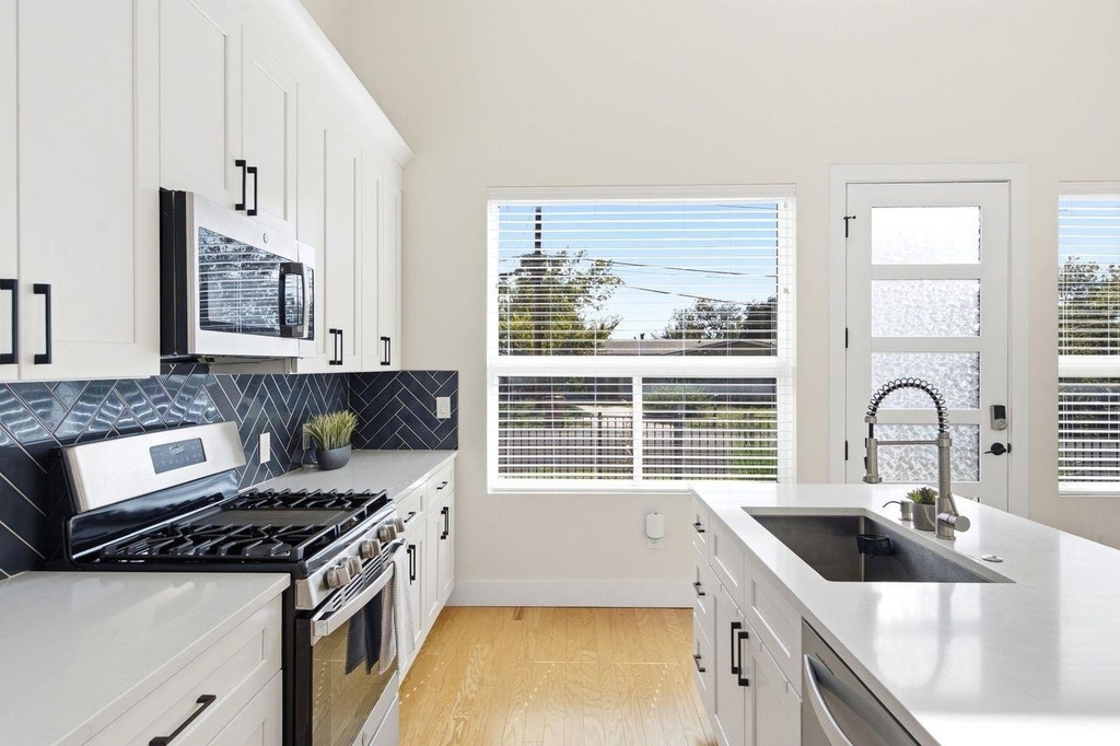 1416 Berene Ave - Photo 2