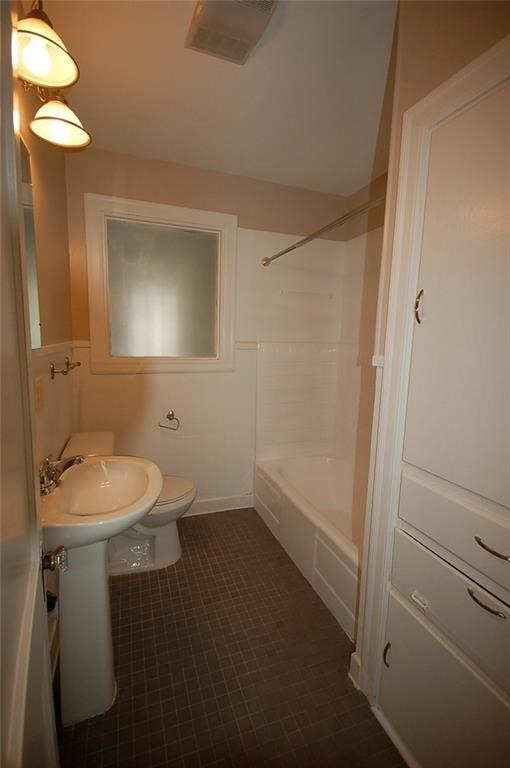 907 E 38th St - Photo 1