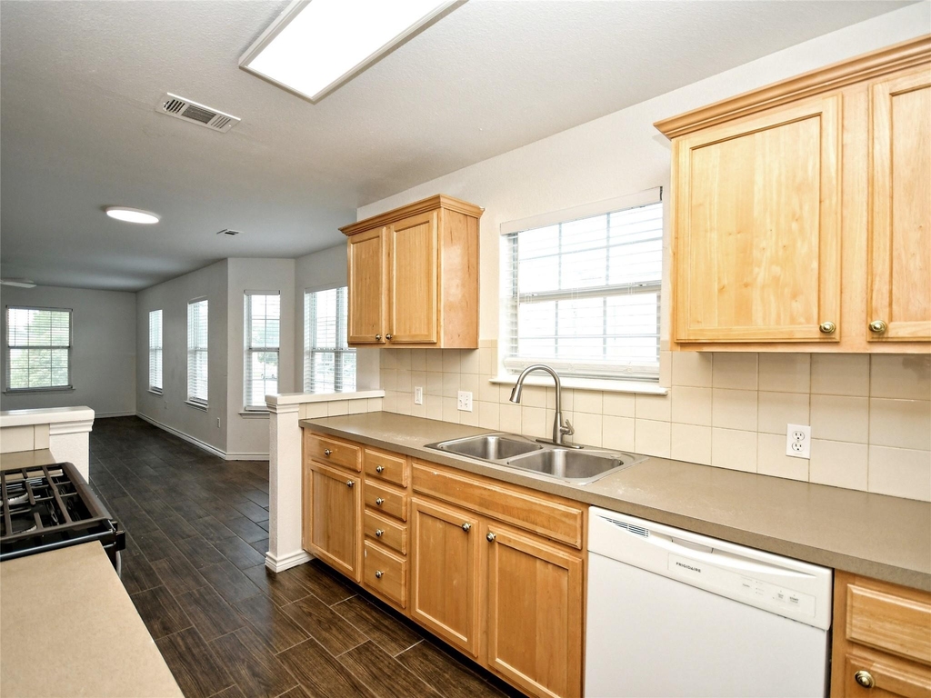 411 Delmar Ave - Photo 13