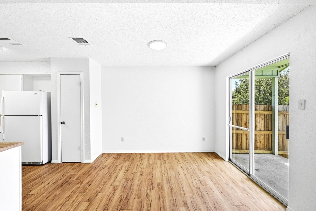 5901 Kevin Kelly Pl - Photo 9