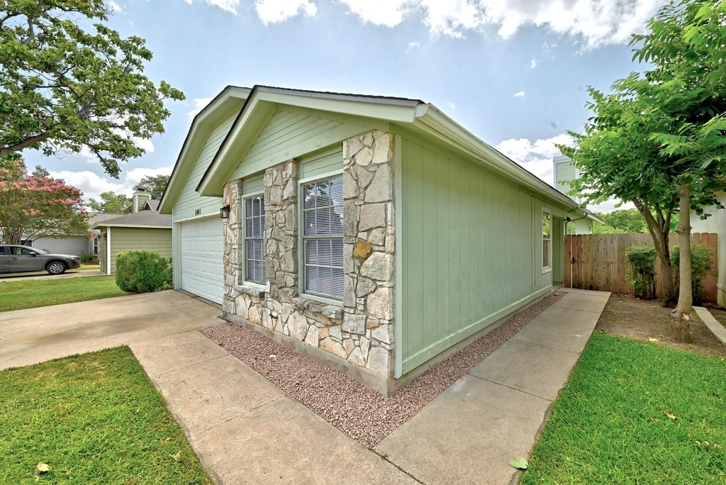 5901 Kevin Kelly Pl - Photo 2