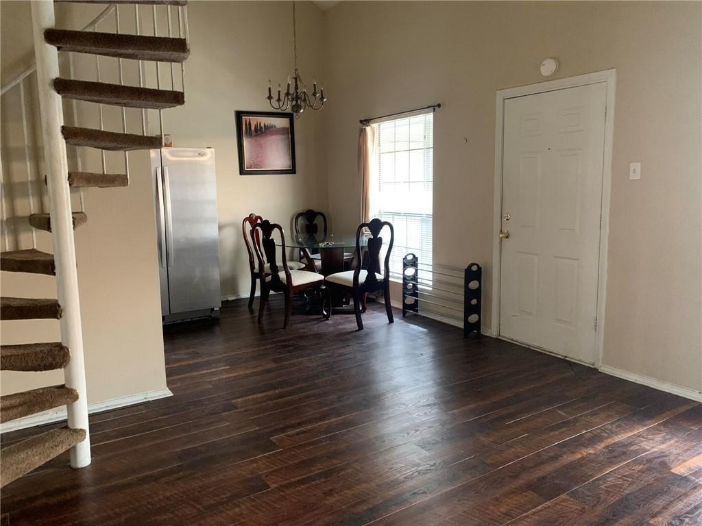 2401 Leon St - Photo 8