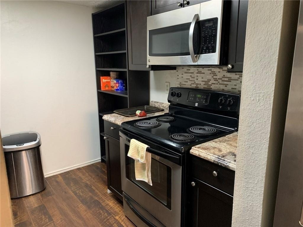 2401 Leon St - Photo 11