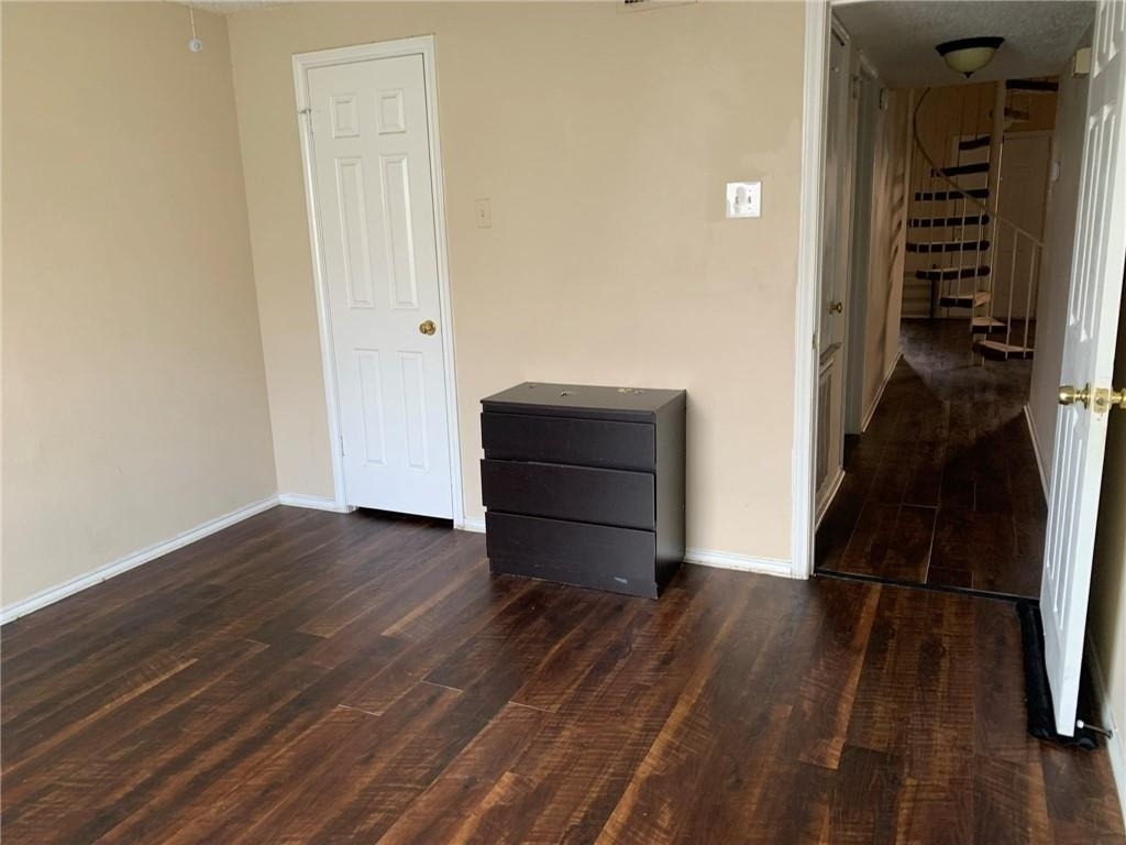 2401 Leon St - Photo 5