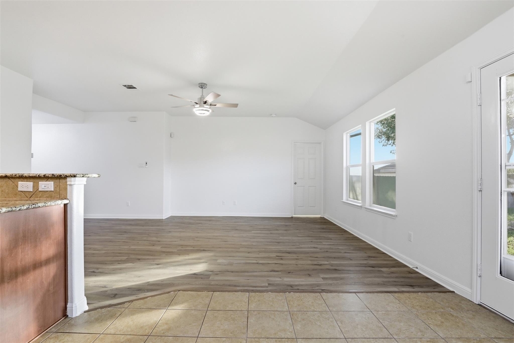 448 Nottingham Loop - Photo 4