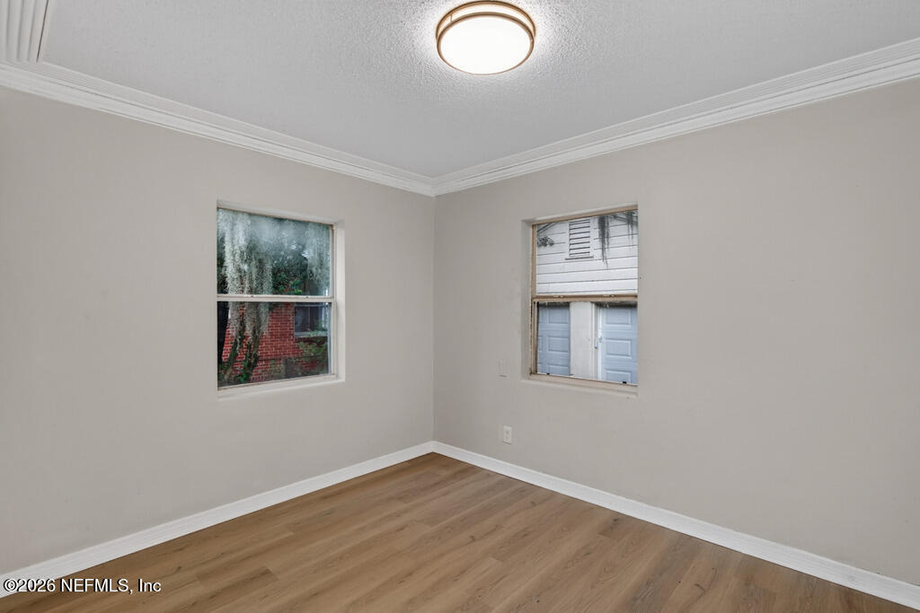 204 E 25th Street - Photo 6