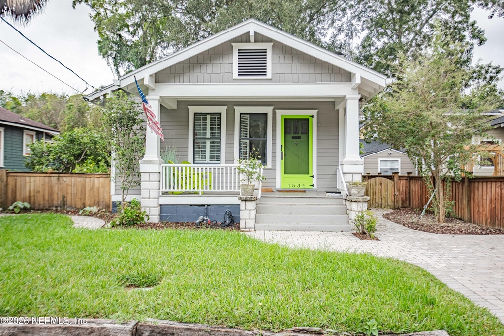 1534 Robinson Avenue - Photo 0