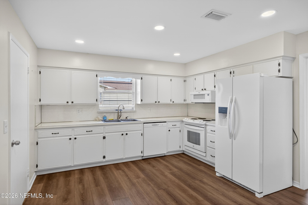 2766 Greenridge Road - Photo 10