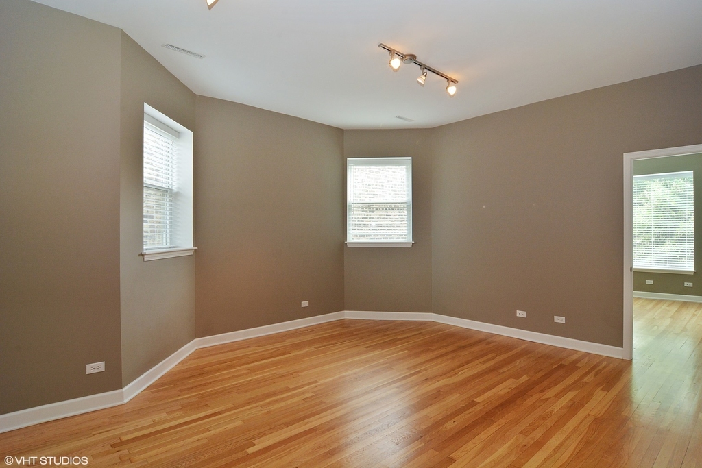 2307 N Springfield Avenue - Photo 2