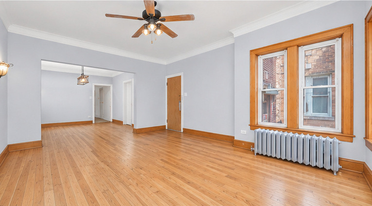 2726 N Harding Avenue - Photo 3