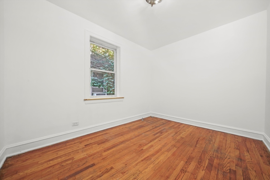 2726 N Harding Avenue - Photo 6