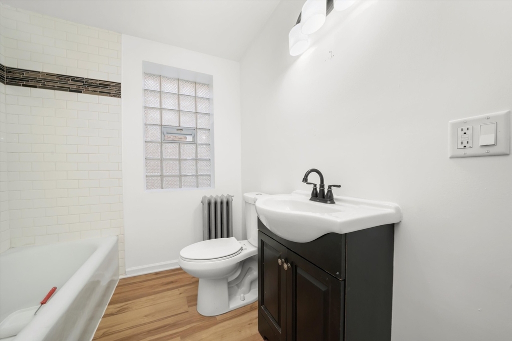 2726 N Harding Avenue - Photo 13