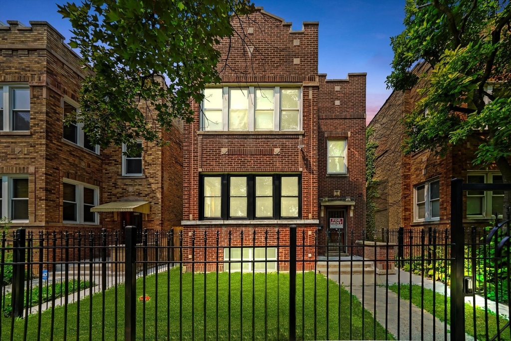 2726 N Harding Avenue - Photo 17