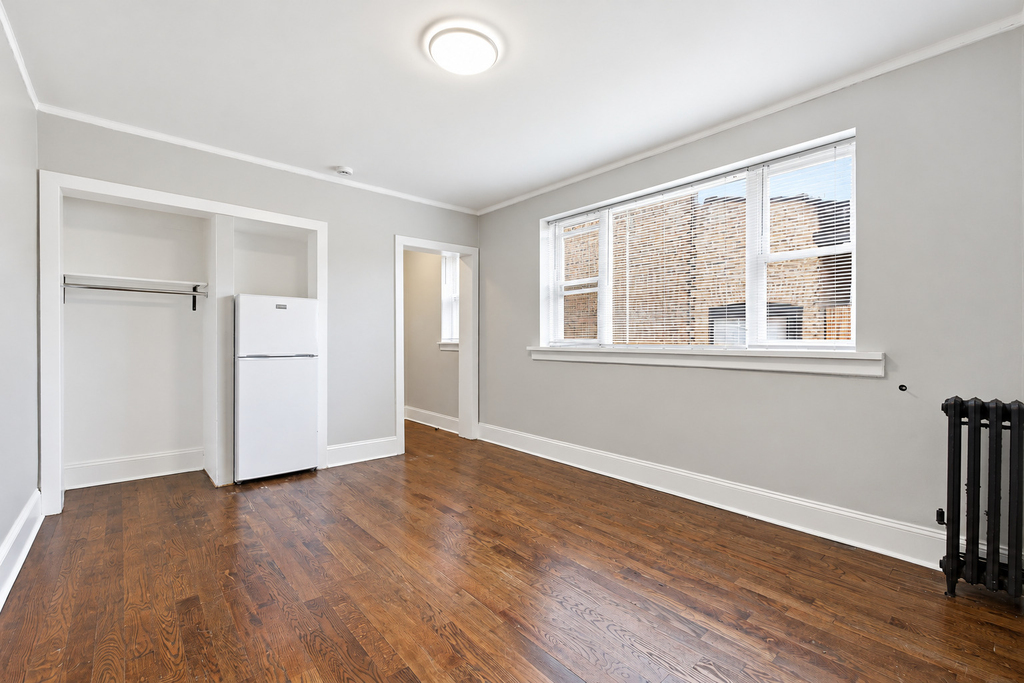 6912 N Ashland Boulevard - Photo 1