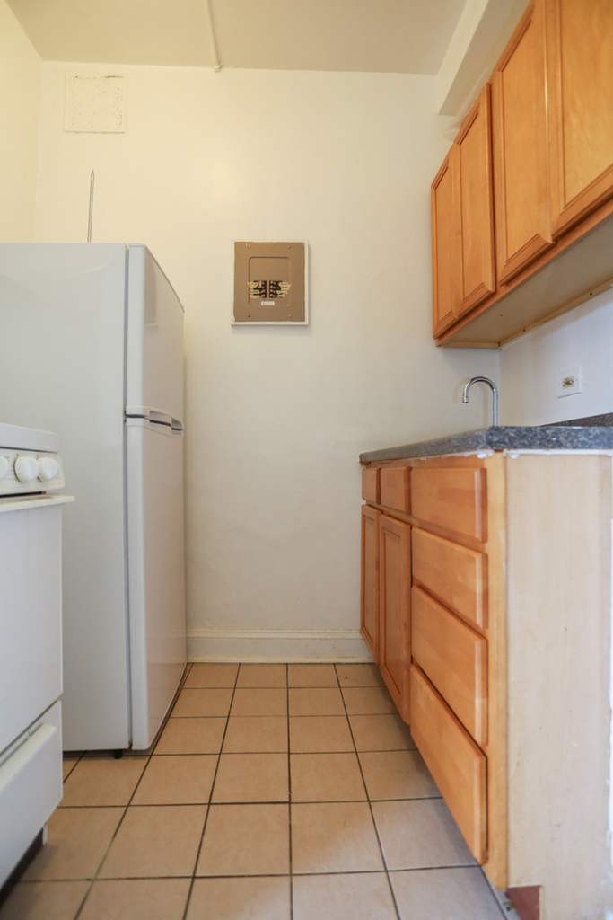 7455 N Greenview Avenue - Photo 3