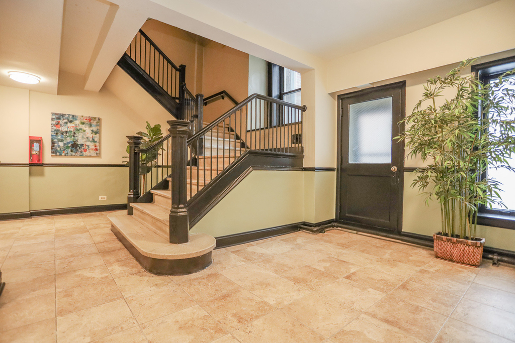 7455 N Greenview Avenue - Photo 7