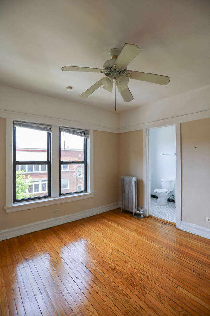 7455 N Greenview Avenue - Photo 2