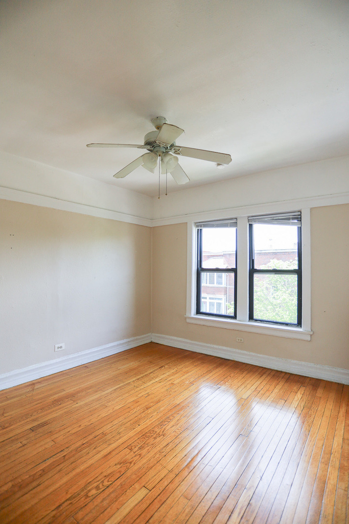 7455 N Greenview Avenue - Photo 1
