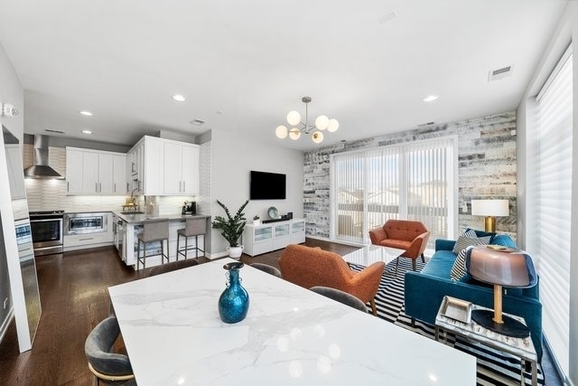 5 N Oakley Boulevard - Photo 8