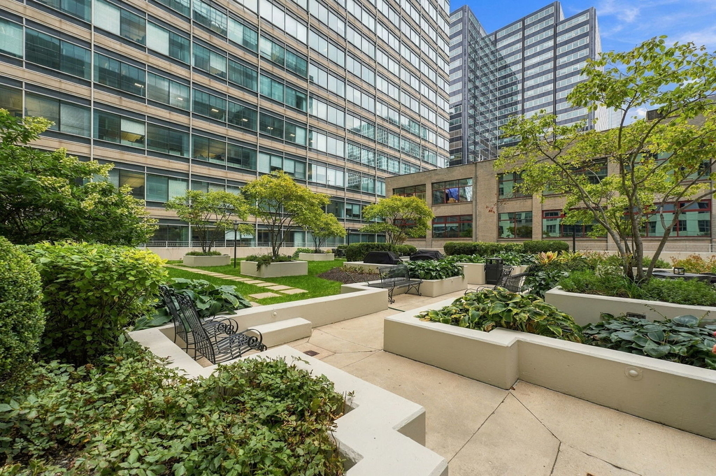 125 S Jefferson Street - Photo 1