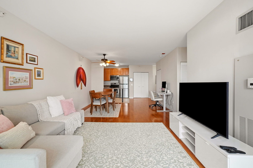 125 S Jefferson Street - Photo 2