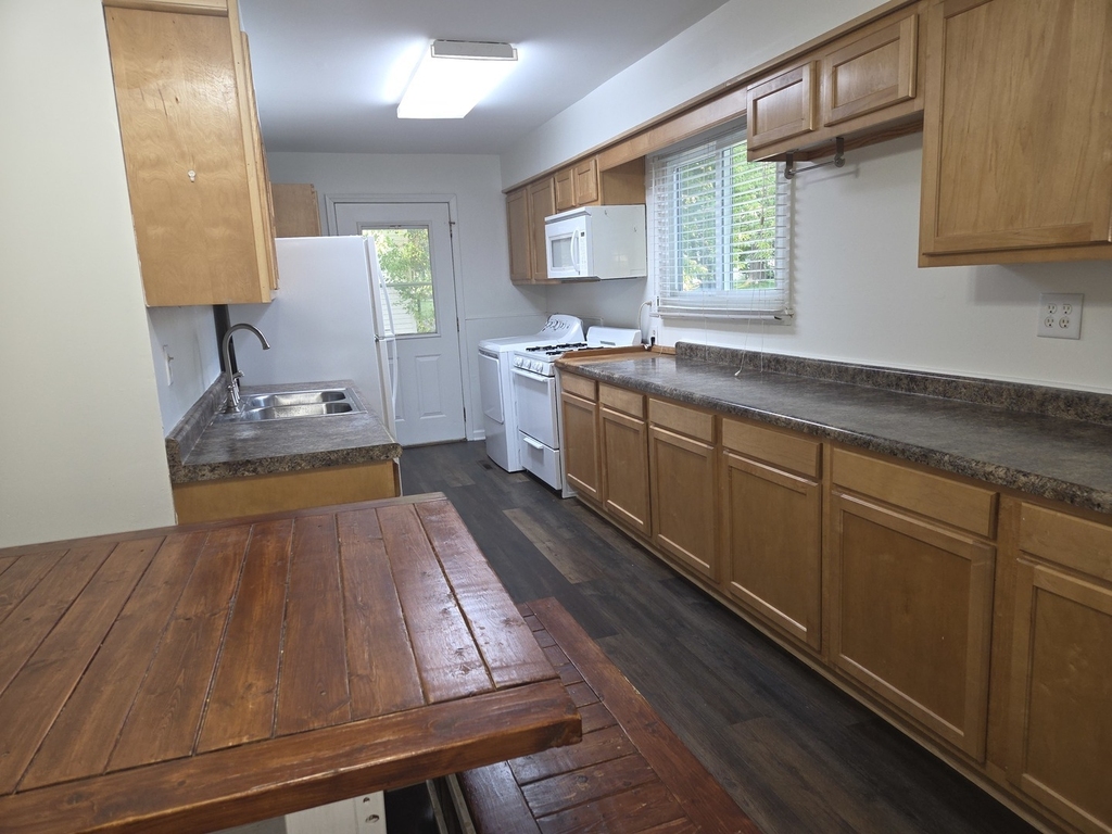 207 Caddy Avenue - Photo 2