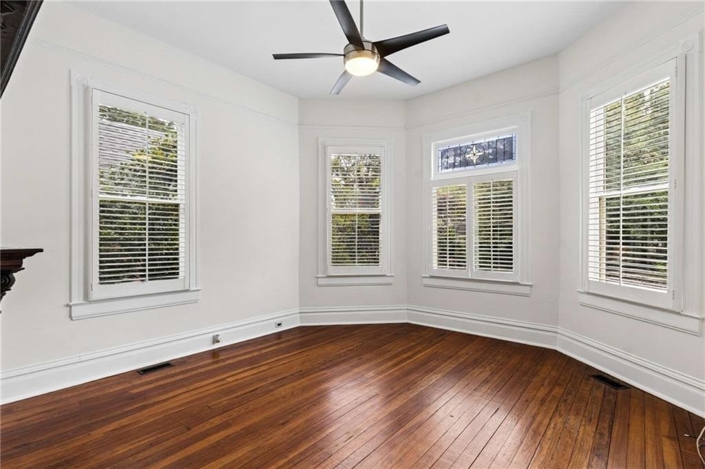 388 Augusta Avenue Se - Photo 2