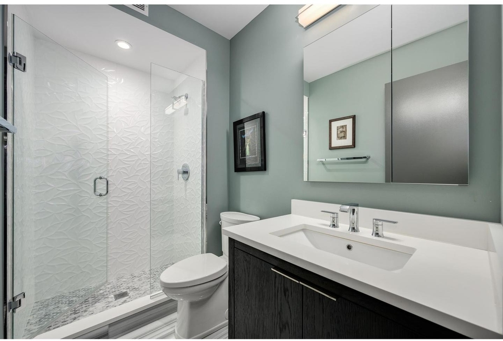 100 E Bellevue Place - Photo 16