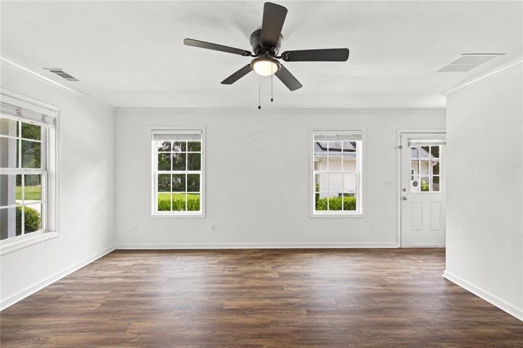 728 Skyview Drive Ne - Photo 3