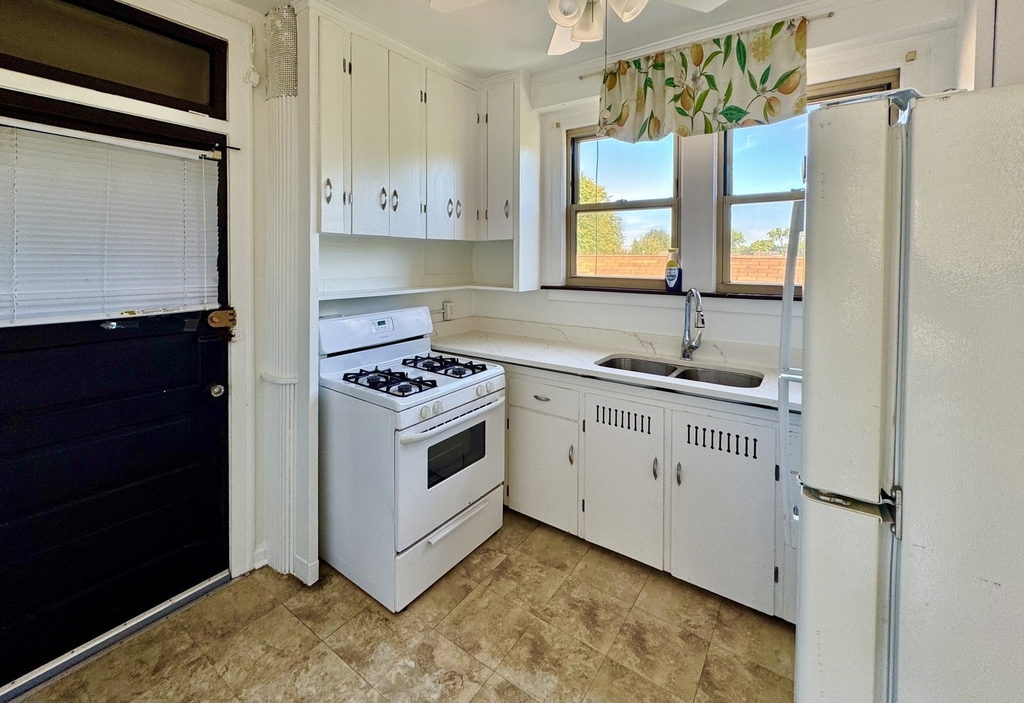1524 W 89th Street - Photo 4