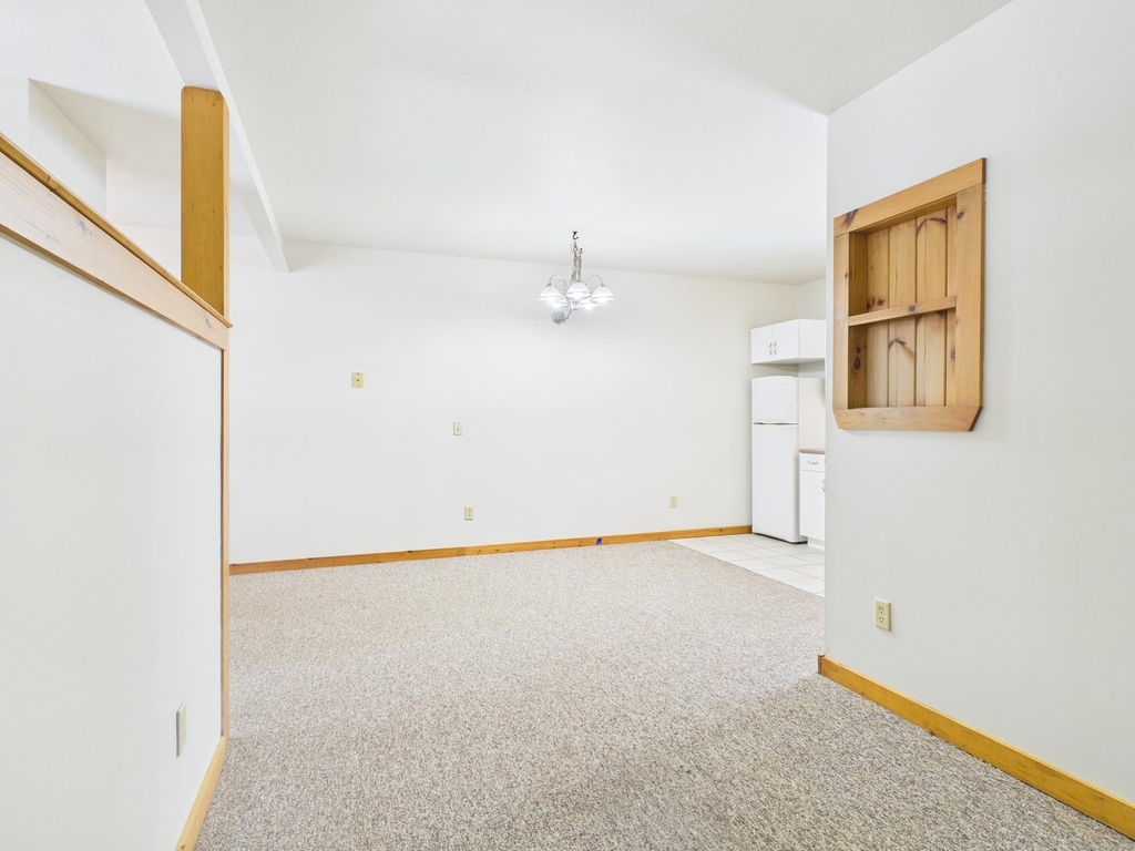 1555 Main - Photo 3