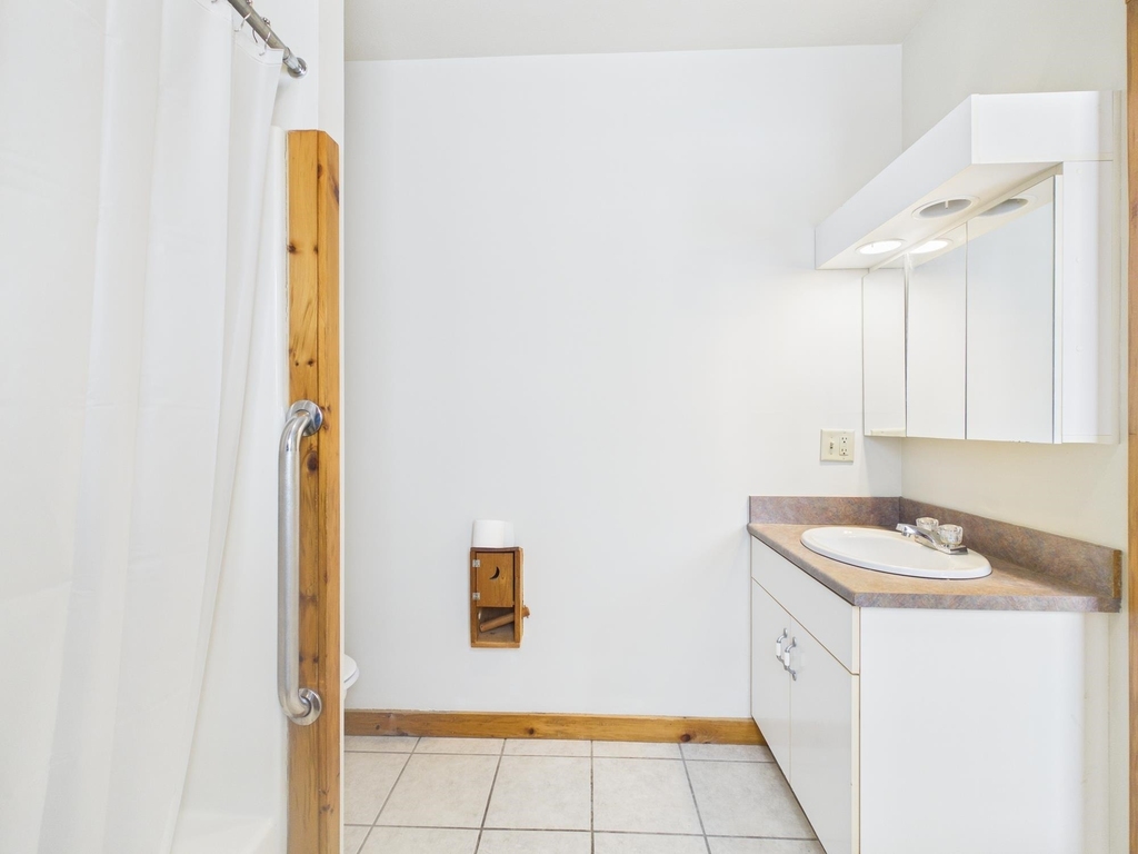 1555 Main - Photo 2